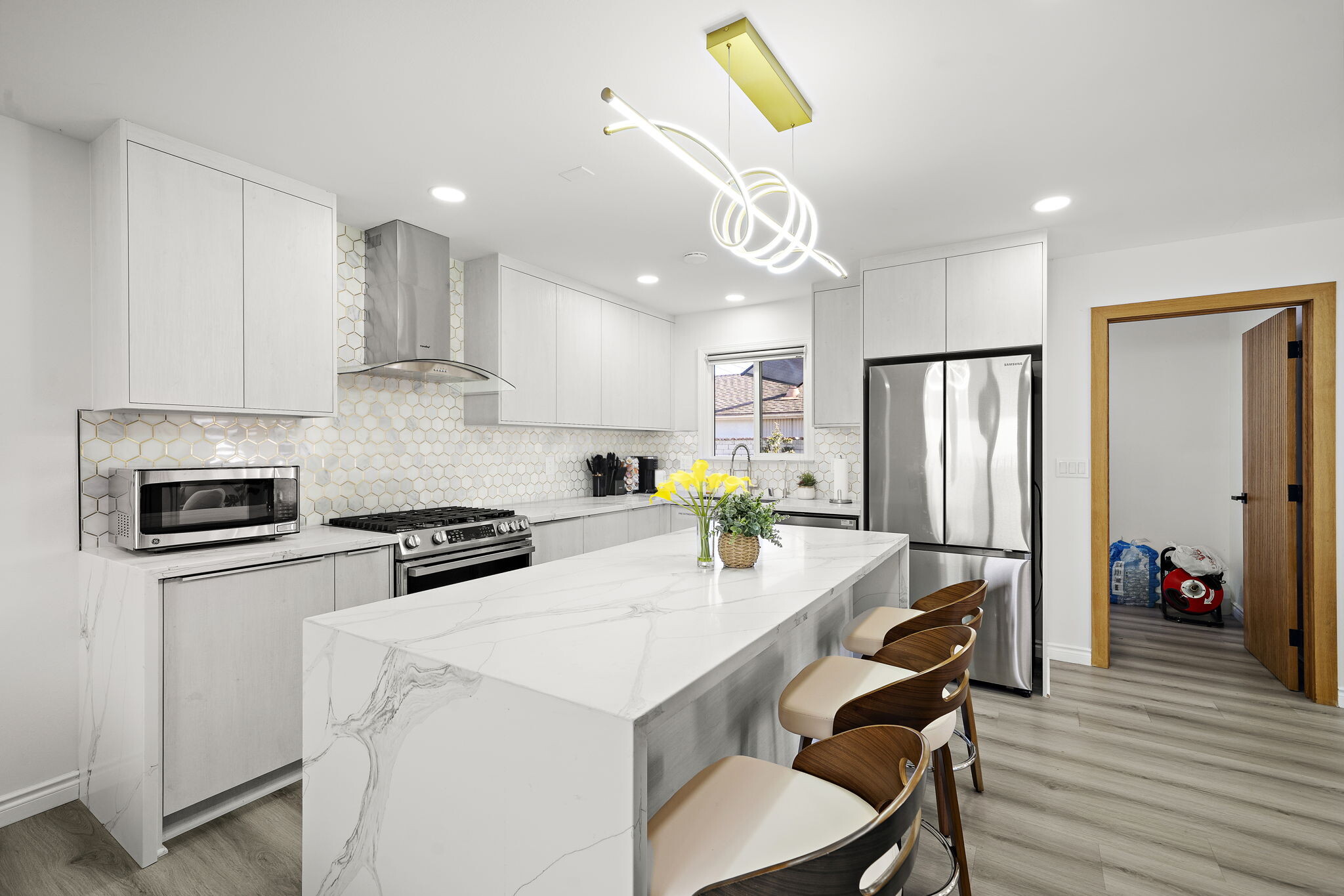 kitchen island - 5591 Heil Ave