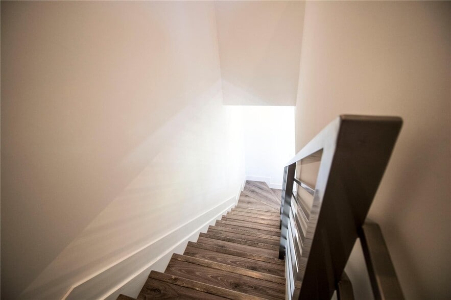 Building Photo - 2465 NE 135th St