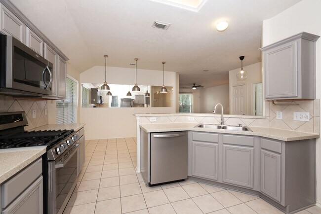 Building Photo - 7 N Regan Mead Cir