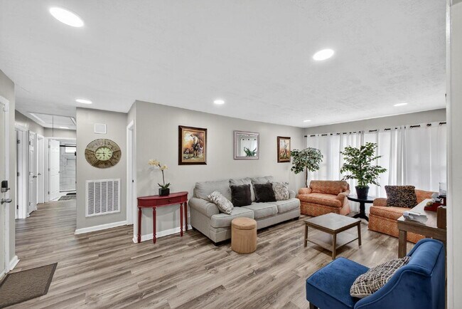 Building Photo - Fully Furnished Modern Ranch with Amazing Kitchen!