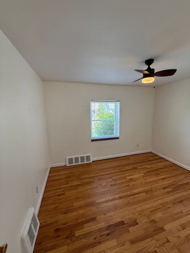 Building Photo - Move-In Ready 2-bedroom, 2-bathroom Home n...