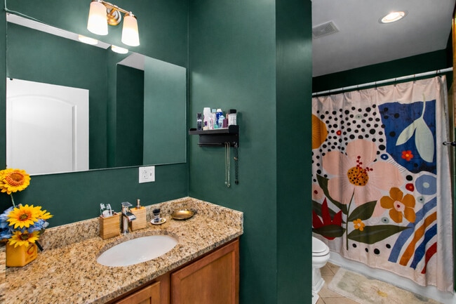 Building Photo - 5138 N Winchester Ave