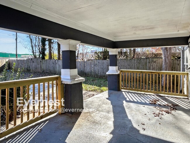 Building Photo - Charming 3-Bedroom, 2-Bathroom Home / Pet-...