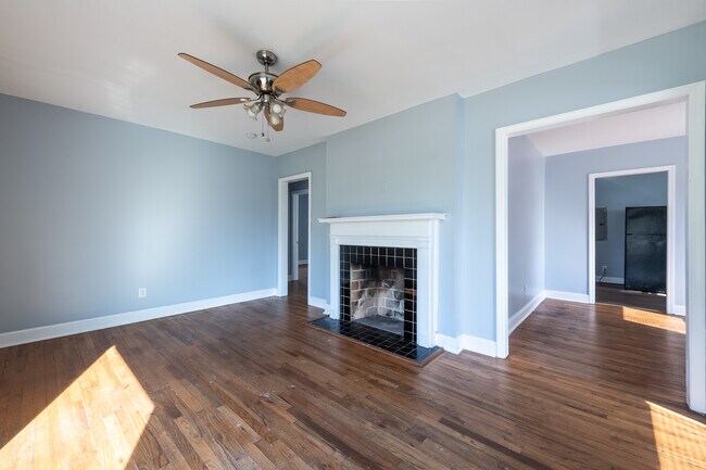 Building Photo - 1443 Venetian Dr SW