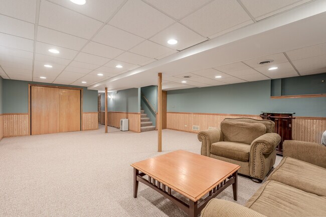 Building Photo - 1065 Red Clover Dr