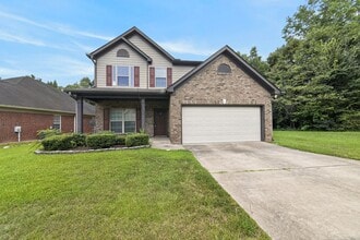 Building Photo - 2 Lincolnshire Ln