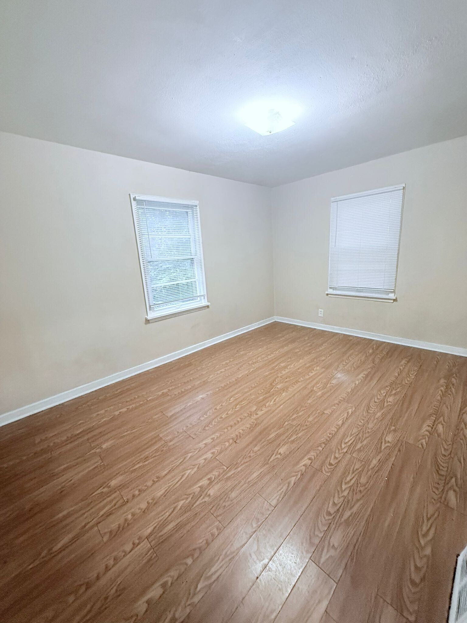 Building Photo - 9849 Green Valley Dr