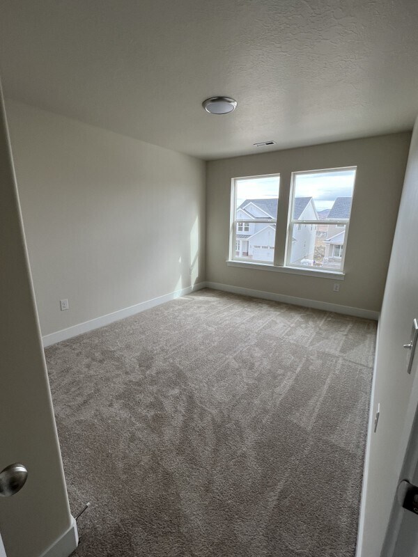 Building Photo - 1338 W Quailhill Rd