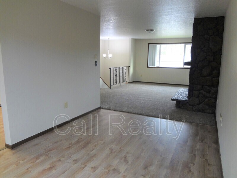 Building Photo - 10905 E 33rd Ave