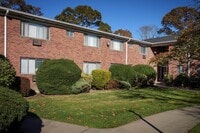 Building Photo - 11 S Saxon Ave