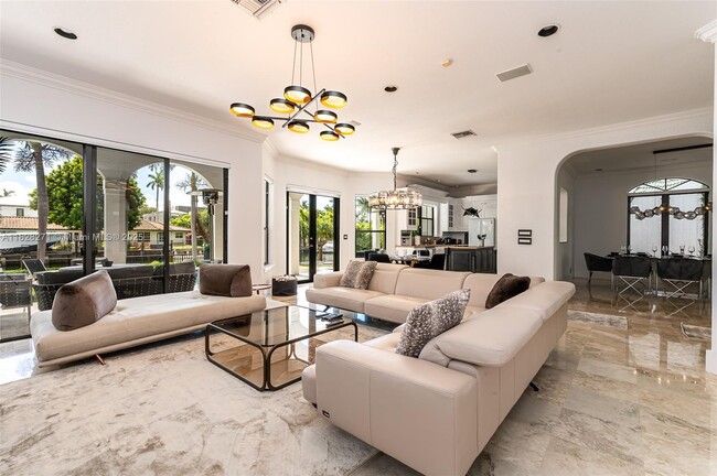 Building Photo - 500 Coconut Isle Dr