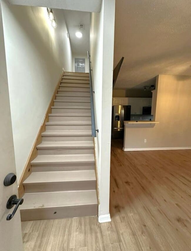 Building Photo - 105 Tomlinson Dr