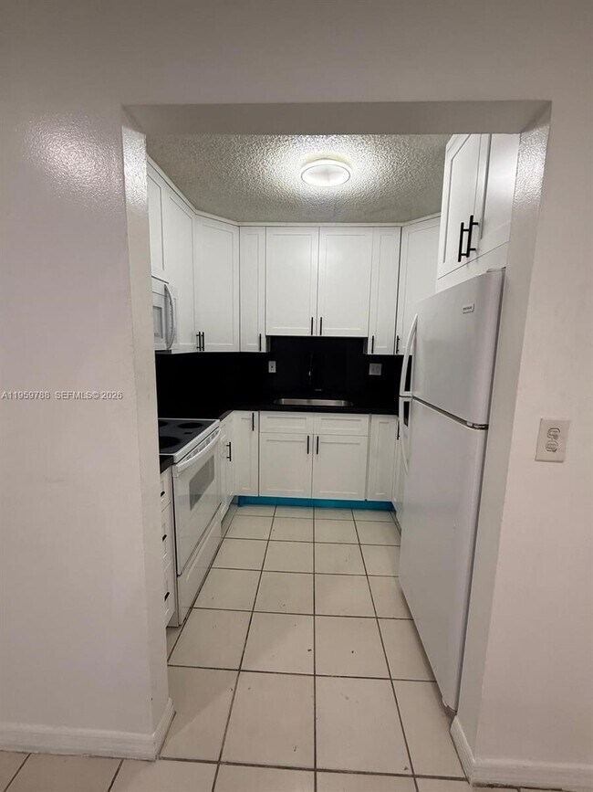 Building Photo - 9520 SW 8th St