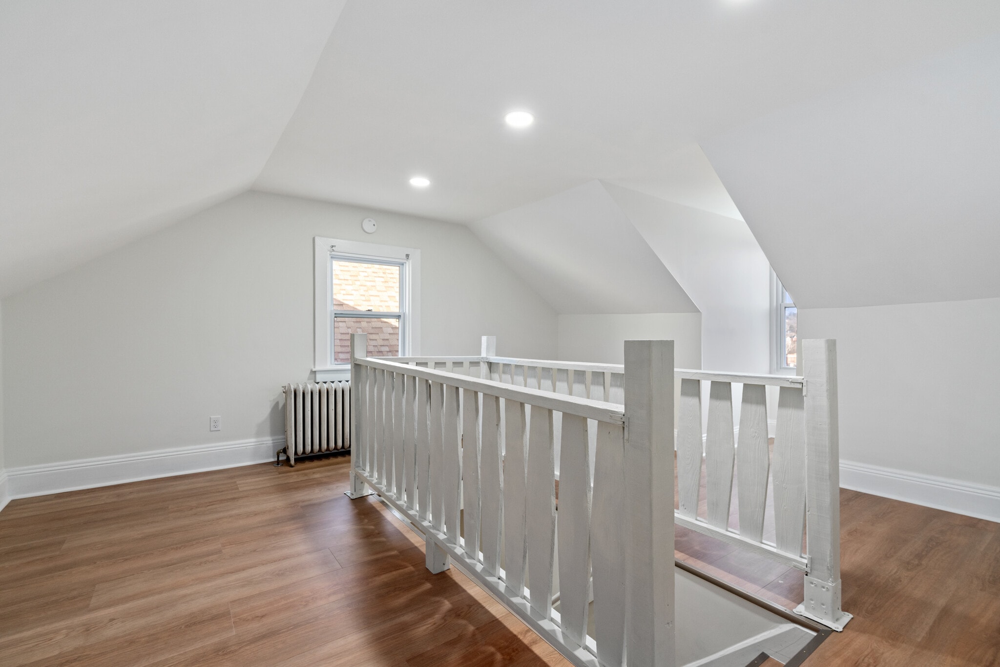 Building Photo - 306 7th Ave