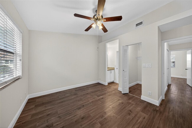 Building Photo - 1921 NE 15th Ave