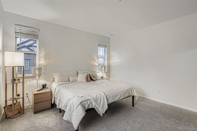 Building Photo - 8867 Snake River St