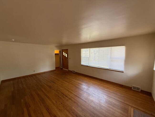 Building Photo - 171 W Patterson Ave