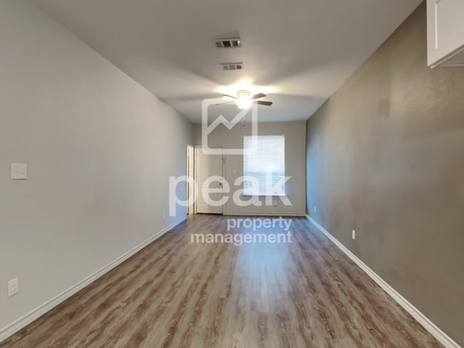 Building Photo - Fort Worth Duplex NOW LEASING for a July M...