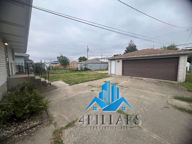 Building Photo - "Charming 3-Bedroom Haven with Finished Basement & Gleaming Hardwood Floors in Hammond!"