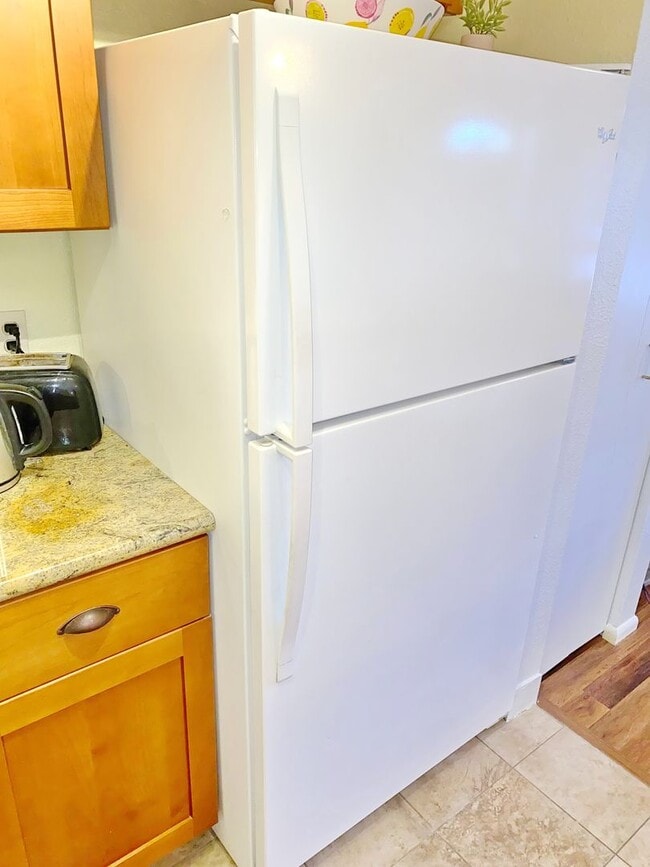 Building Photo - Beautiful and Bright, Nicely Furnished top floor Keonekai Villages condo-- recently remodeled and...