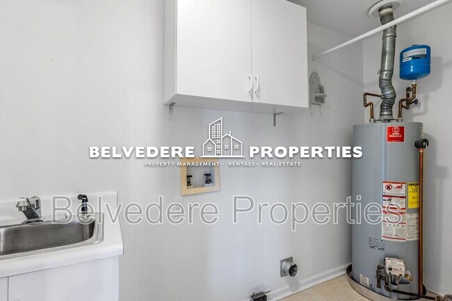 Building Photo - 1403 Regents Park Ln