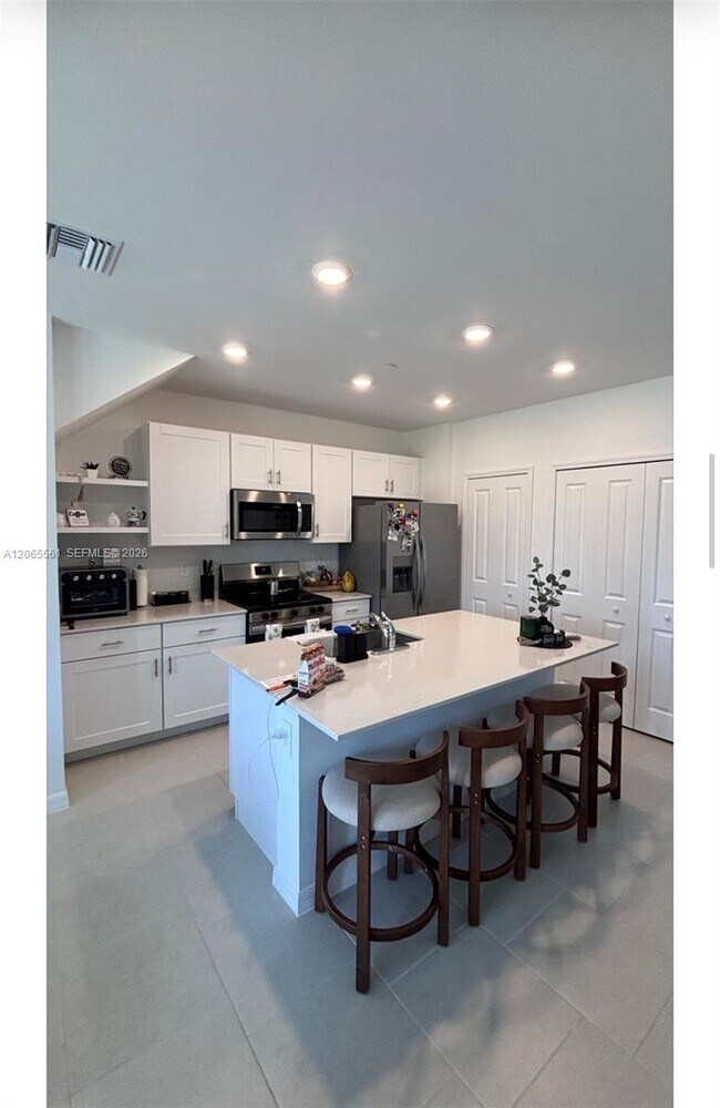 Building Photo - 4230 Catalina Dr