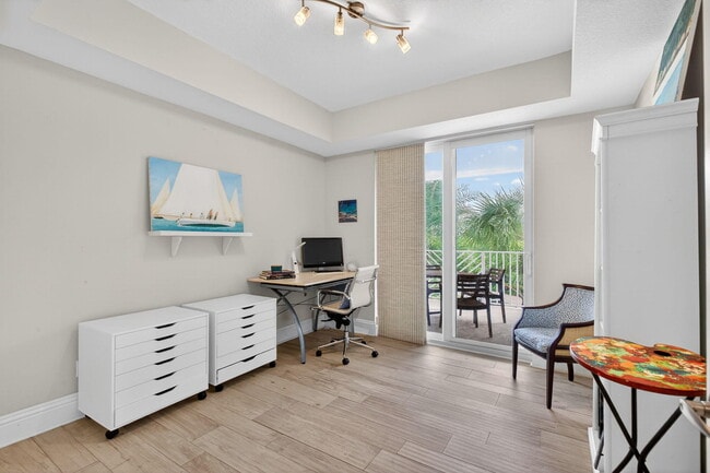 Building Photo - 834 Bay Colony Dr S