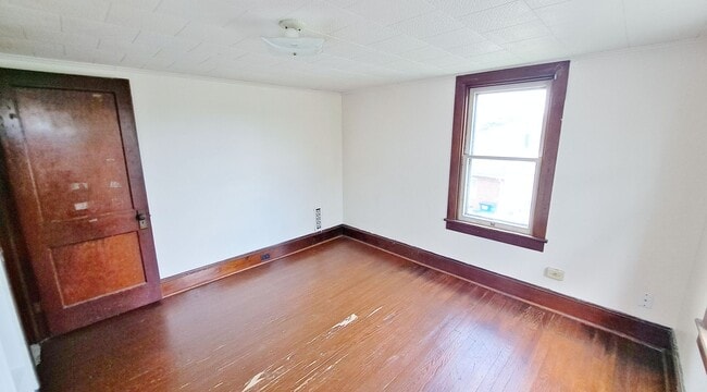 Building Photo - 3 Bed / 1 Bath Single Family Home