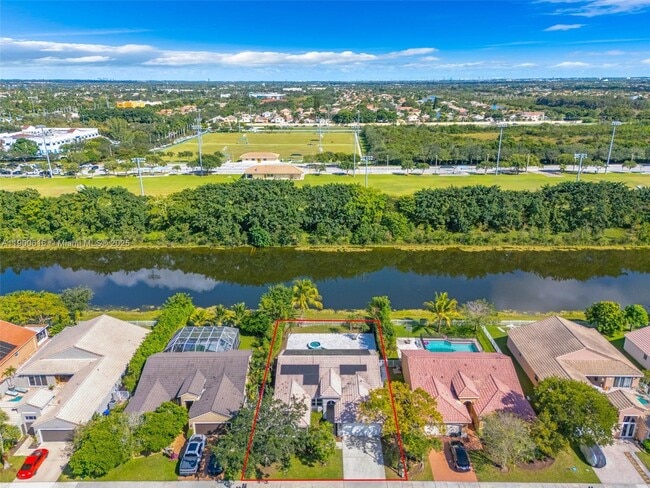 Building Photo - 425 SW 198th Terrace