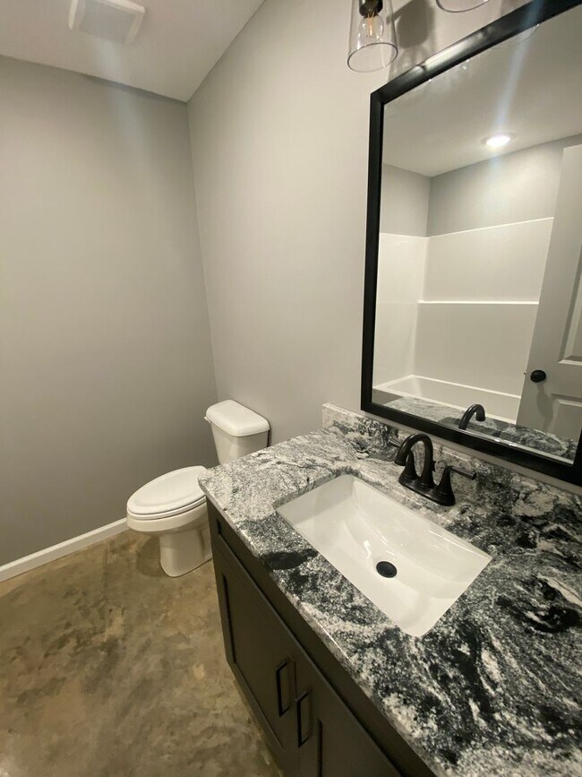 Building Photo - 2011 Maurice St