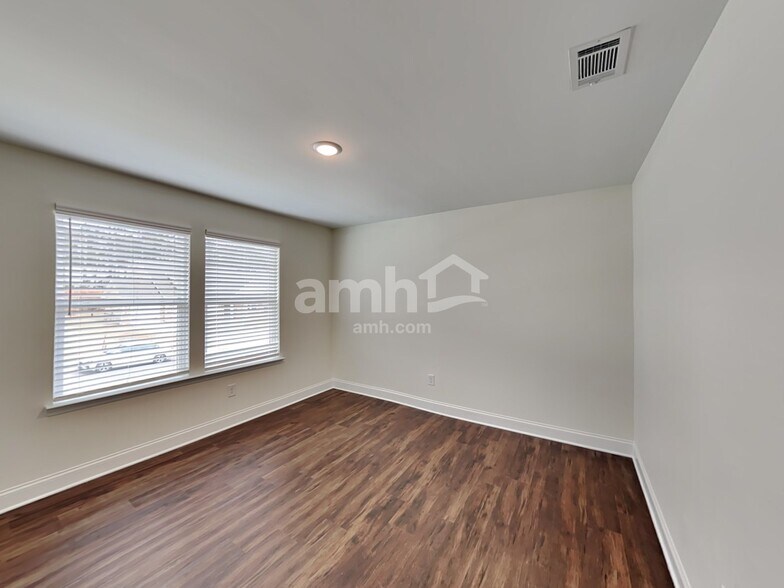 Building Photo - 5253 Blue Mountain Dr