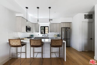 Building Photo - 738 Parkman Ave
