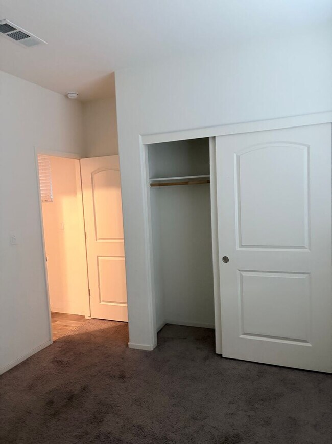 Building Photo - 1588 Hartley Dr