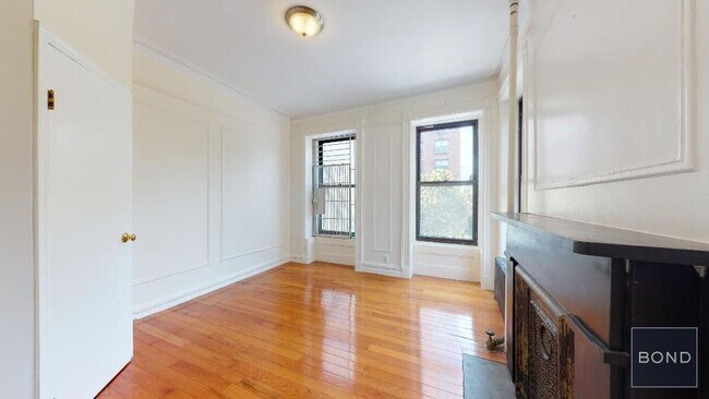 Primary Photo - 196 W 108th St