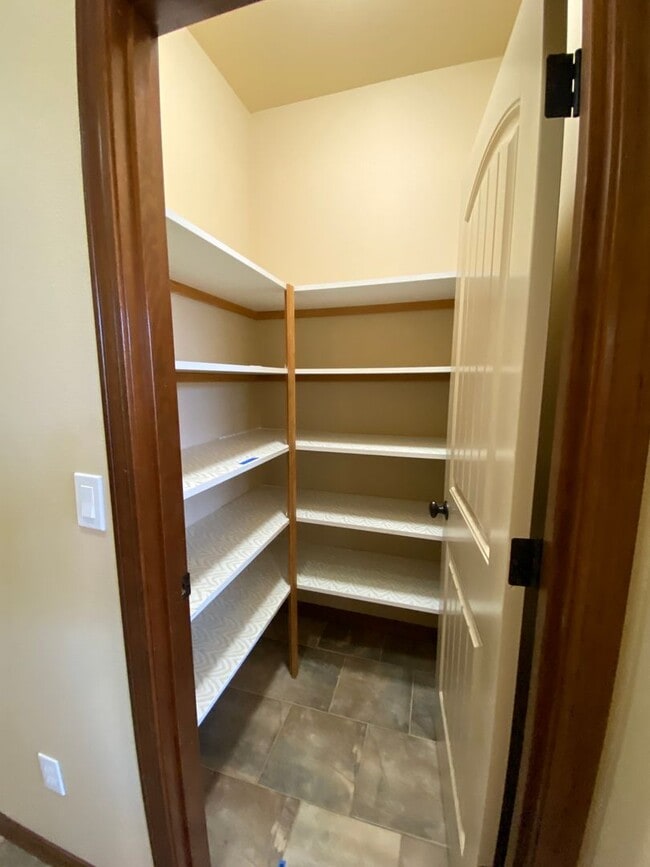 Building Photo - Beautiful, One Level Living in South Richland!