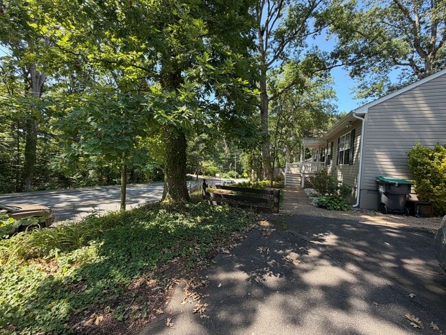 Building Photo - 1611 Cherry Ave