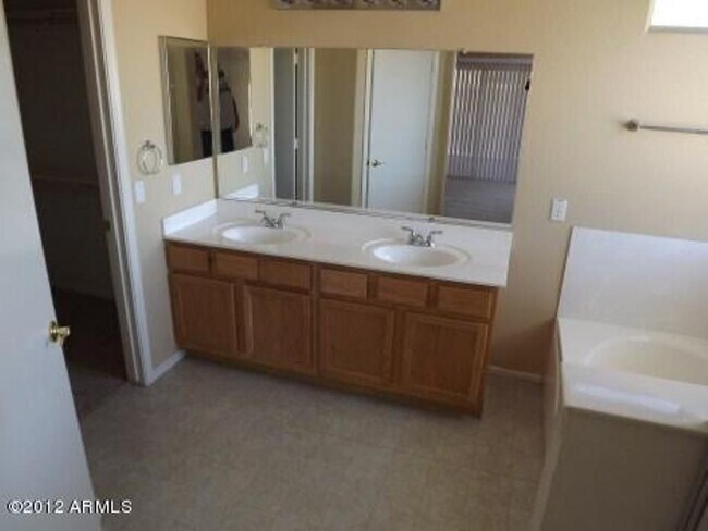 Building Photo - 9328 W Monroe St