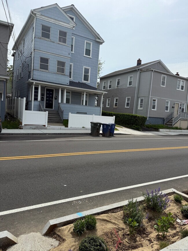 Building Photo - 2076 Seaview Ave
