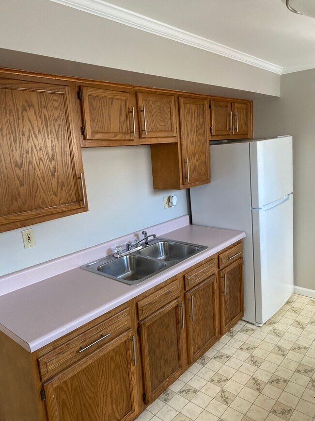 Building Photo - 406-408 Railroad Ave