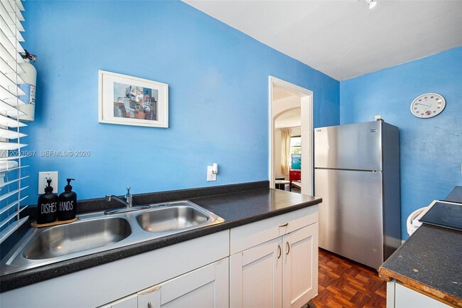 Building Photo - 39 Sidonia Ave