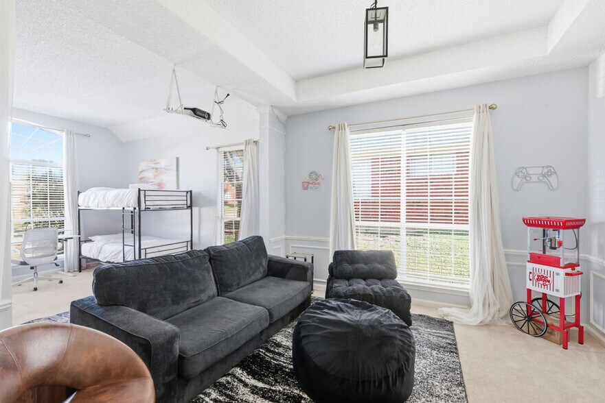 Building Photo - 10217 Napa Valley Dr