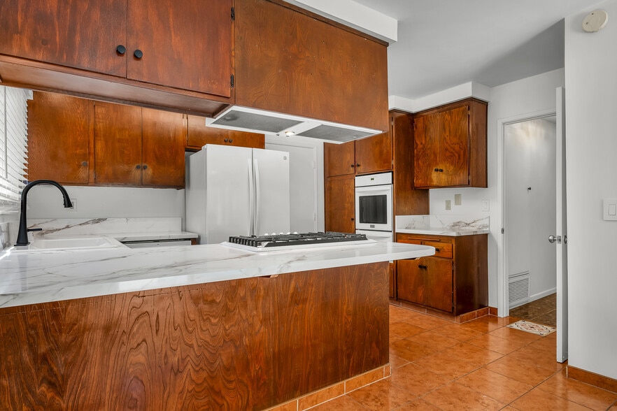 Building Photo - 4076 Tropico Way