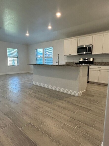 Building Photo - 752 Cascade Ln