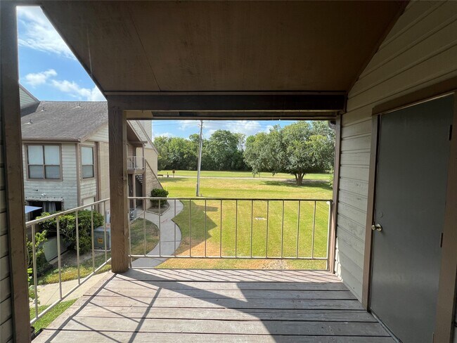 Building Photo - 8479 Sands Point Dr