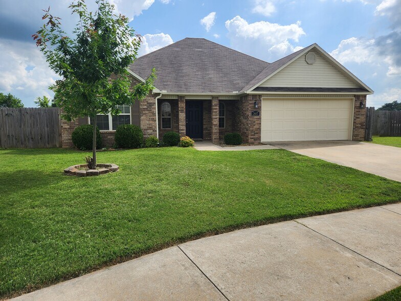 Building Photo - 2607 Whispering Woods Ct