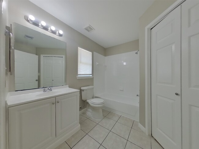 Building Photo - 3215 Kelling St