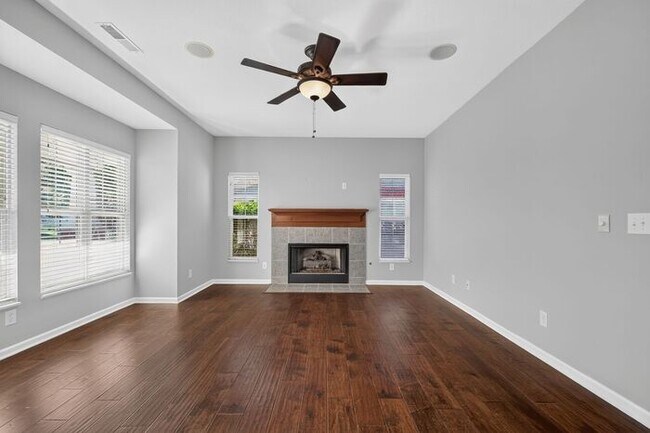 Building Photo - Unique Centennial Townhome
