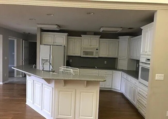 Building Photo - Charming Lake Santa Fe Canal Basin Home – ...