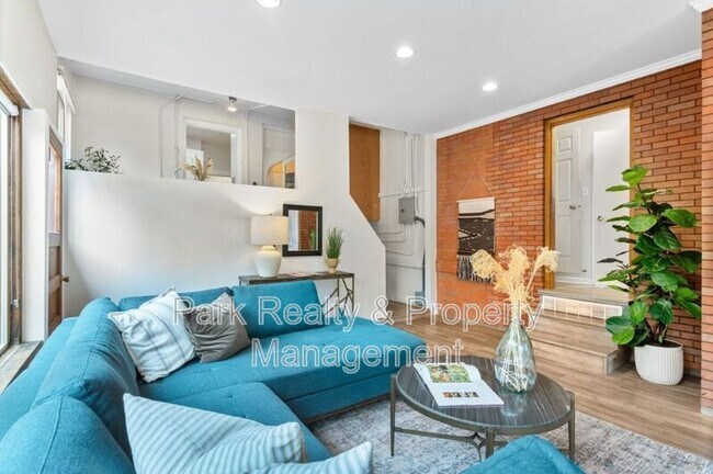 Building Photo - 2742 W Denver Pl