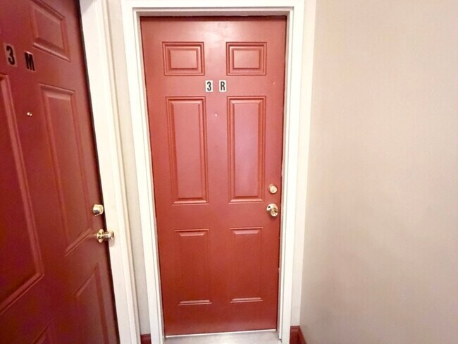 Building Photo - 1521 E 65th St